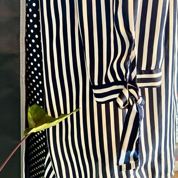 H&M Women’s Blouse Top Size 12 Blue & White Striped 3/4 Sleeves - Picture 4 of 8